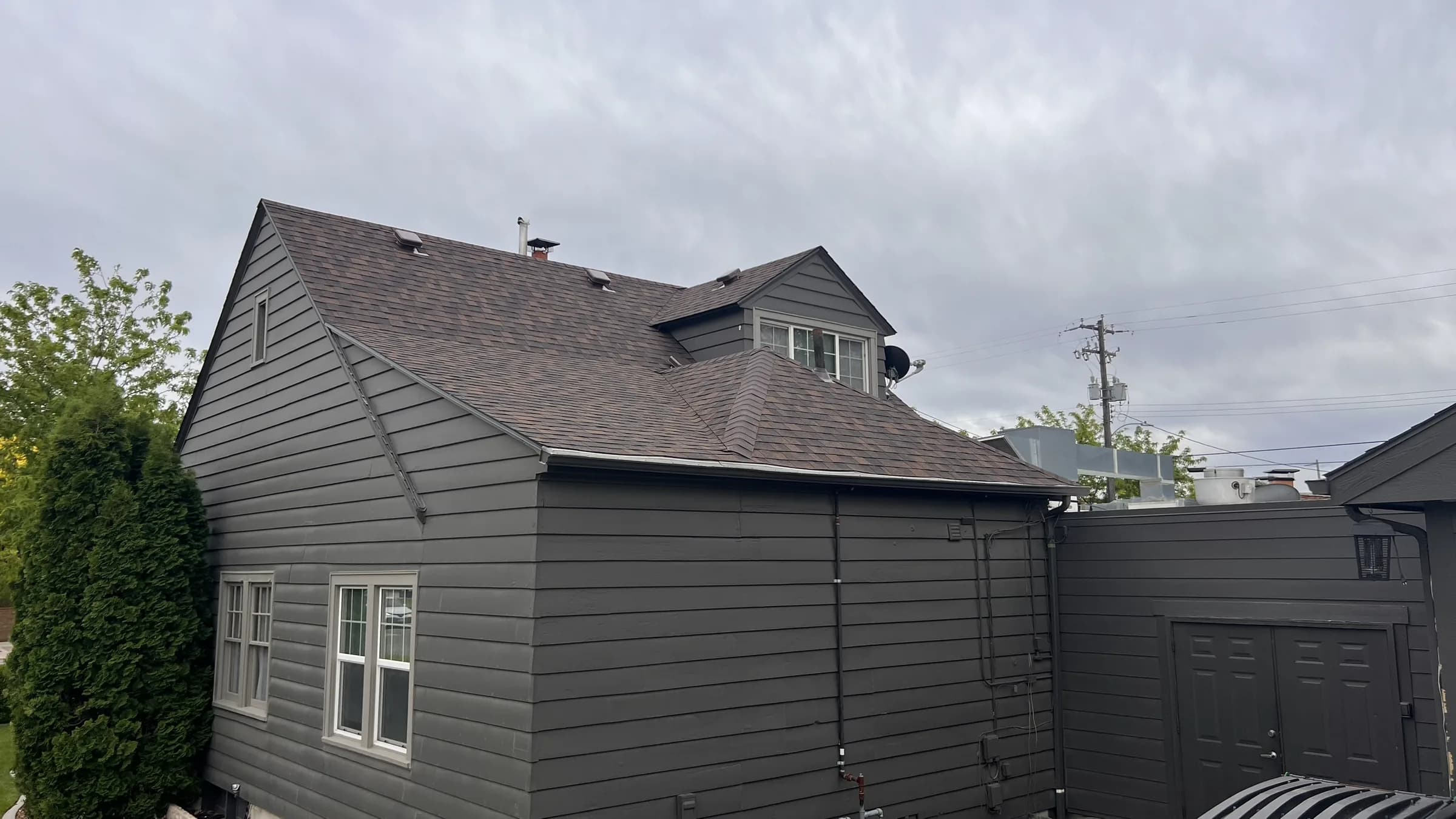 Completed architectural shingle roof on Vintage 61 Wine Bar and Kitchen in Meridian